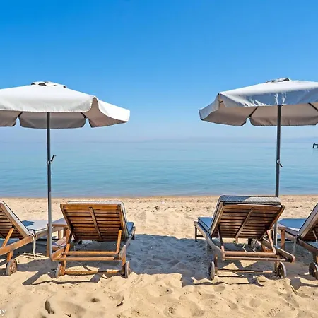 Quiet Place Near The Sea *